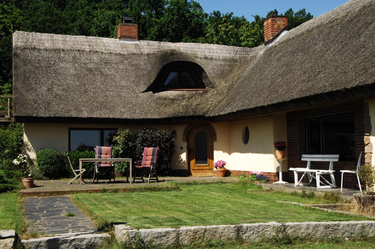 Wg Bernstein - Reetdachhaus - Ruhe Und Seeblick Sellin  Exterior photo
