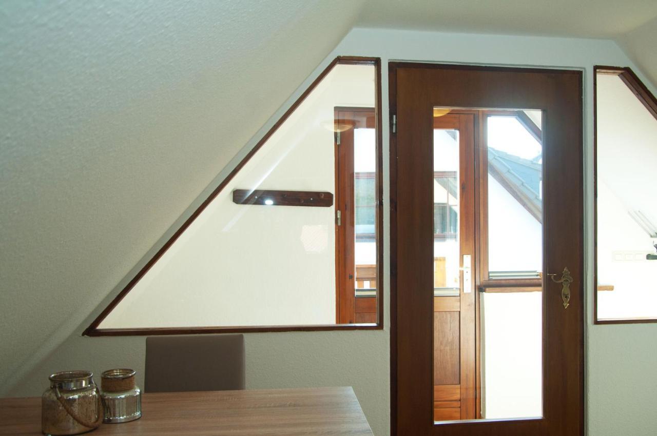 Wg Bernstein - Reetdachhaus - Ruhe Und Seeblick Sellin  Exterior photo