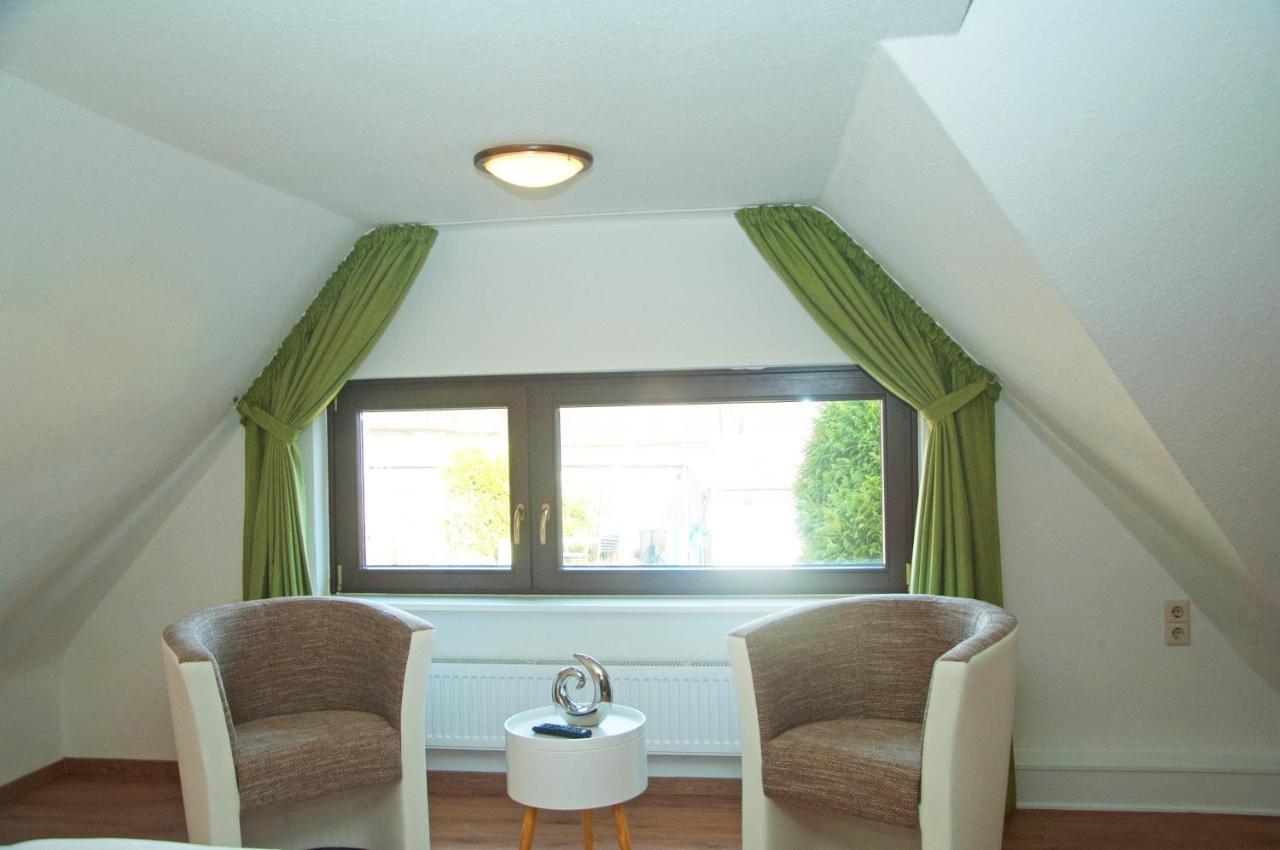Wg Bernstein - Reetdachhaus - Ruhe Und Seeblick Sellin  Exterior photo
