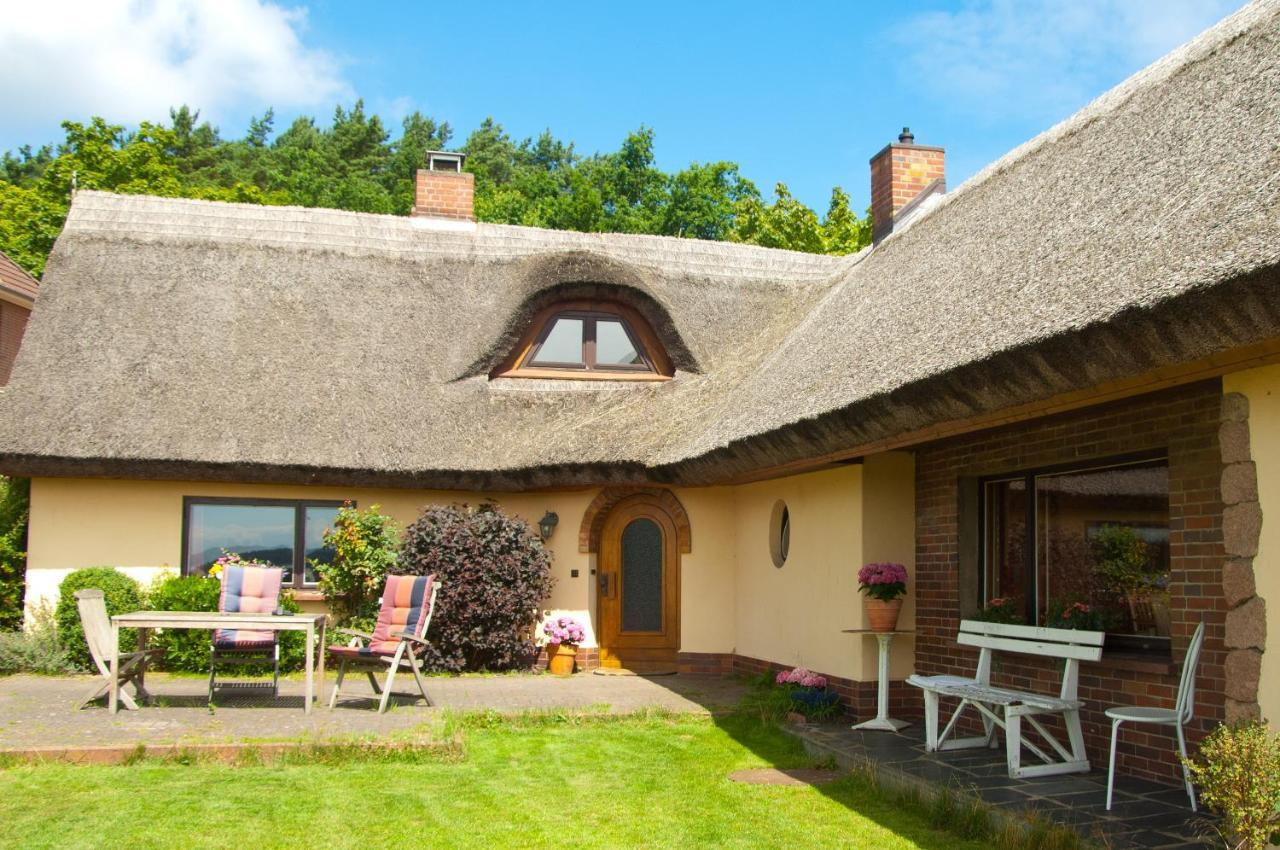 Wg Bernstein - Reetdachhaus - Ruhe Und Seeblick Sellin  Exterior photo